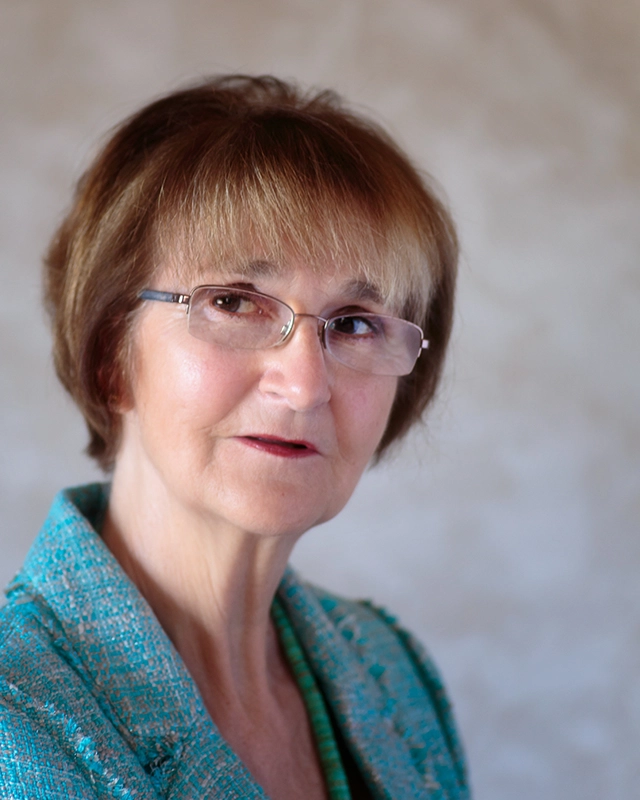 Portrait of therapist Nina Roberts